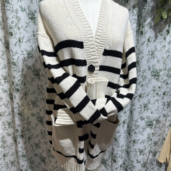 American eagle button down cardigan - Picture 3 of 5